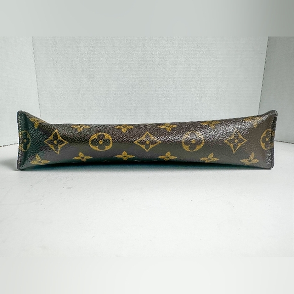 Louis Vuitton Toiletry Pouch Limited Edition Patches Monogram Canvas - Picture 9 of 12